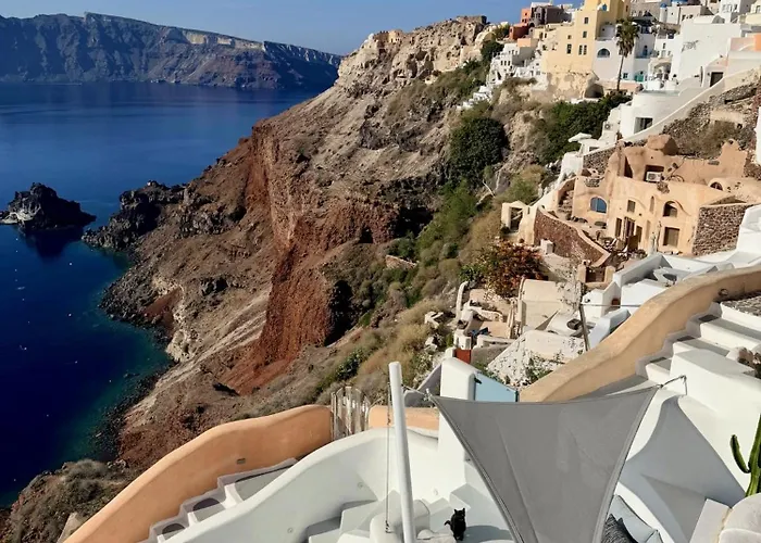 Willa Little Rock - Oia